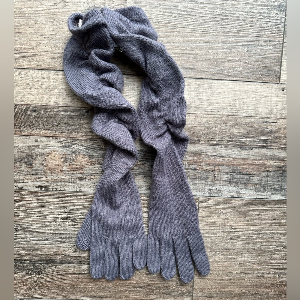 Nordstrom gloves one size . Touch screen capable